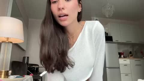 Lina online show from May 28, 2026, 1:30 pm
