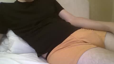 friendly_frank_18 online show from October 19, 2025, 5:02 pm