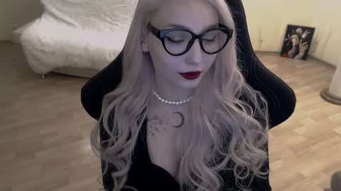 Lilith online show from October 1, 2025, 6:03 pm