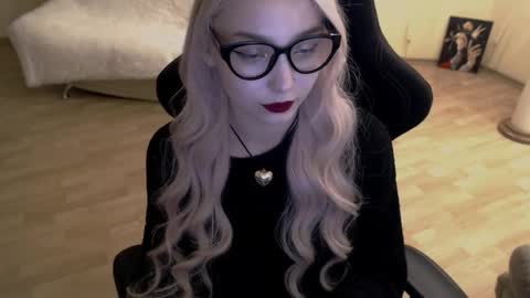 Lilith online show from October 2, 2025, 4:03 pm