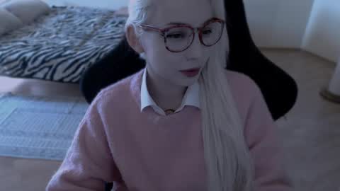 Snapshot of fromsun_forsoul chatting on May 4, 2026, 11:39 am Lilith online show from May 4, 2026, 11:39 am