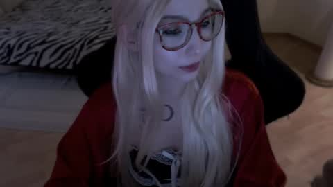 Snapshot of fromsun_forsoul chatting on May 8, 2026, 7:46 am Lilith online show from May 8, 2026, 7:46 am