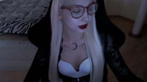Snapshot of fromsun_forsoul chatting on May 12, 2026, 8:44 am Lilith online show from May 12, 2026, 8:44 am