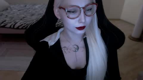 Snapshot of fromsun_forsoul chatting on May 31, 2026, 6:31 pm Lilith online show from May 31, 2026, 6:31 pm