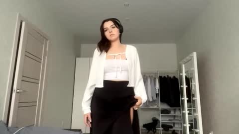 Emily online show from September 18, 2025, 2:08 pm