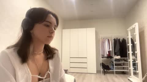 Emily online show from October 1, 2025, 3:40 pm