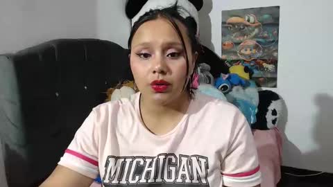 Mia and Gary  online show from December 16, 2024, 3:19 am