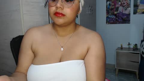 Mia and Gary  online show from October 8, 2025, 2:20 am