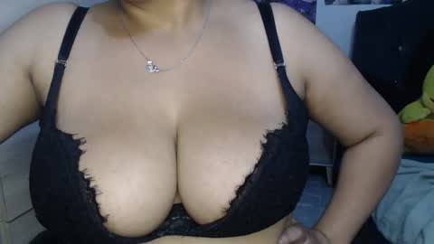 Mia and Gary  online show from November 8, 2025, 2:34 am