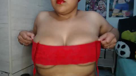 Mia and Gary  online show from November 11, 2025, 2:22 am