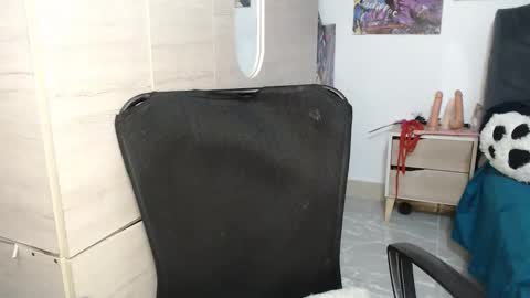 Mia and Gary  online show from November 29, 2025, 3:09 am