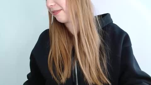 Snapshot of funemma000 chatting on April 9, 2026, 8:09 am Emma online show from April 9, 2026, 8:09 am