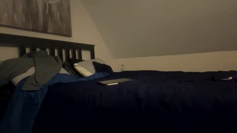 Curious guy showing off online show from October 29, 2025, 3:42 am