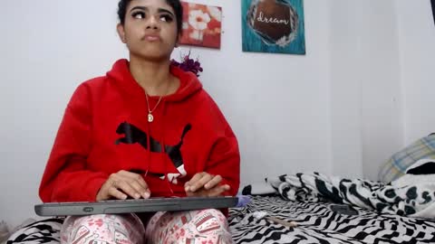 funny queen online show from December 3, 2024, 5:20 am