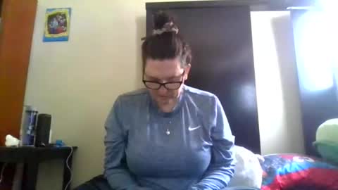 fuzzypeaches87 online show from March 12, 2026, 7:20 pm