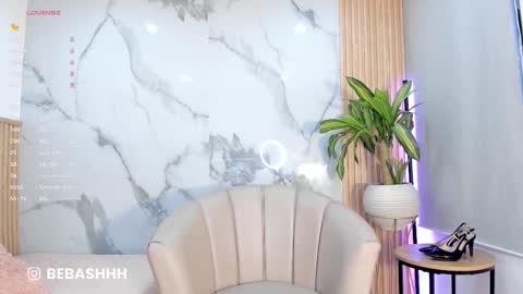   Independent model online show from March 12, 2026, 12:22 pm