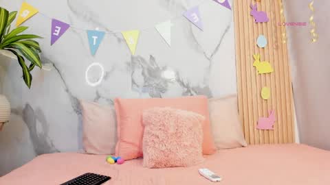   Independent model online show from April 5, 2026, 10:23 am