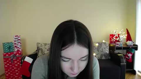 Snapshot of gabby_di chatting on December 16, 2024, 9:03 am Jaklin online show from December 16, 2024, 9:03 am