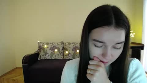 Snapshot of gabby_di chatting on January 28, 2025, 12:00 pm Jaklin online show from January 28, 2025, 12:00 pm