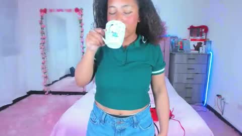 gabi_jhons_23 online show from September 24, 2025, 10:51 am