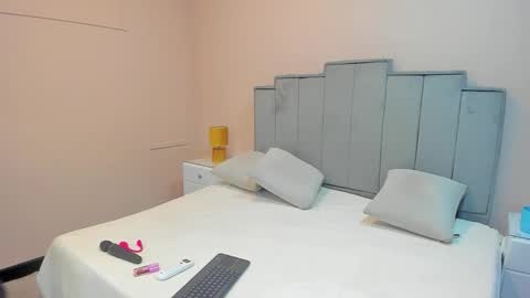   online show from September 21, 2025, 10:39 am