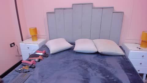   online show from September 26, 2025, 12:31 pm