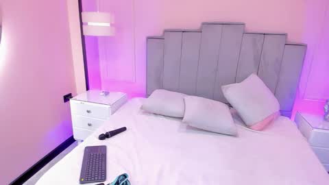   online show from November 6, 2025, 12:06 pm