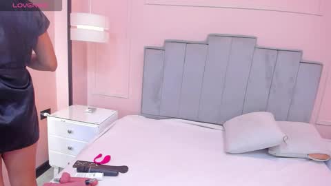   online show from November 9, 2025, 12:25 pm