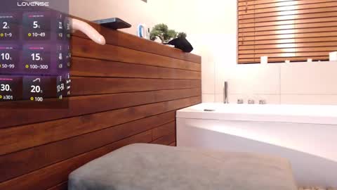 gabriell_ramirez_ online show from February 17, 2025, 9:56 am