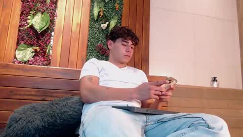 gabriell_ramirez_ online show from February 22, 2025, 3:45 am