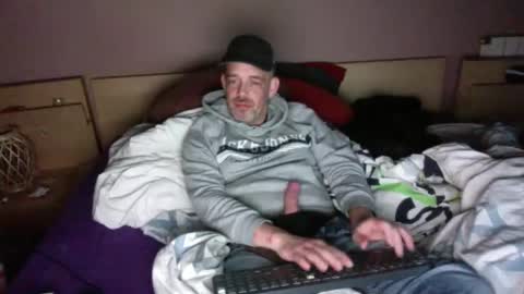 gabssss0802 online show from December 9, 2024, 9:48 pm