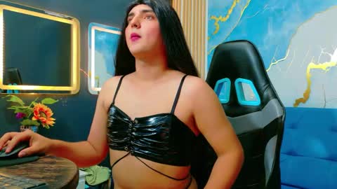 GABY GIL online show from May 19, 2026, 12:44 pm
