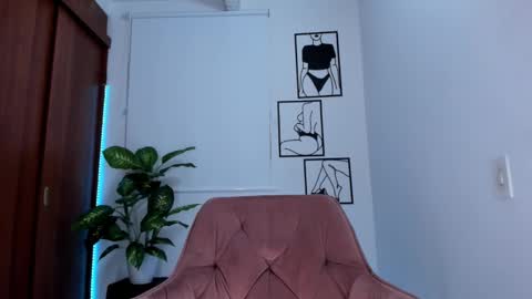 Snapshot of gaby_girl chatting on January 24, 2025, 11:56 pm online show from January 24, 2025, 11:56 pm