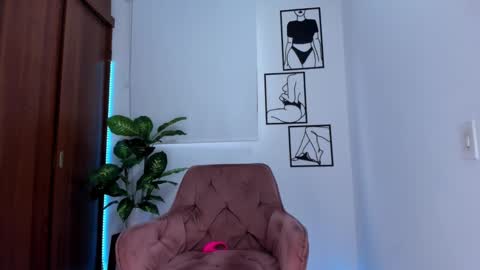 Snapshot of gaby_girl chatting on February 17, 2025, 9:08 pm online show from February 17, 2025, 9:08 pm