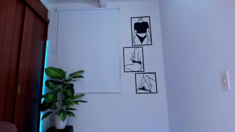 Snapshot of gaby_girl chatting on March 11, 2025, 1:37 am online show from March 11, 2025, 1:37 am