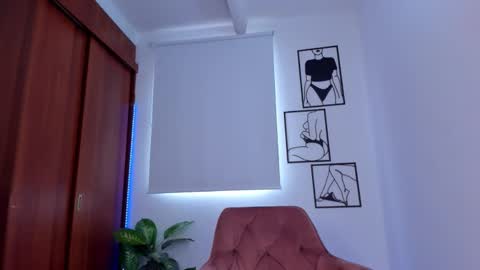 Snapshot of gaby_girl chatting on October 19, 2025, 6:52 pm online show from October 19, 2025, 6:52 pm