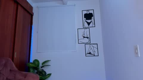 Snapshot of gaby_girl chatting on November 12, 2025, 8:41 pm online show from November 12, 2025, 8:41 pm