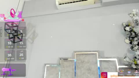 gabyyjones online show from September 17, 2025, 11:45 am