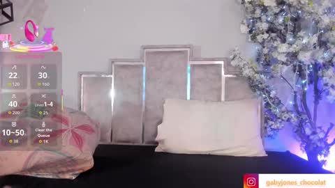 gabyyjones online show from October 27, 2025, 11:36 am