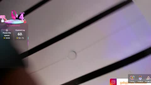 gabyyjones online show from November 12, 2025, 11:32 am