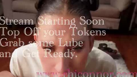 Rhi Connor   online show from December 1, 2025, 1:54 am