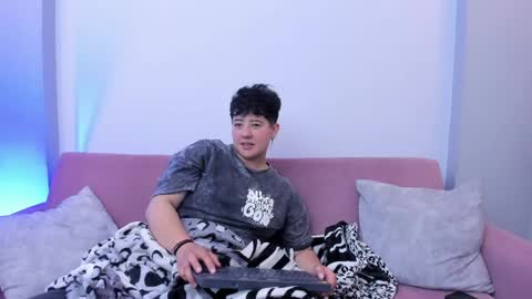 gaia_n_nix online show from April 1, 2026, 4:24 am