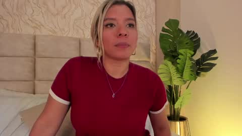 gaia_stonne online show from April 15, 2026, 8:53 pm