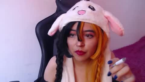 Kate 3 online show from October 19, 2025, 7:58 pm