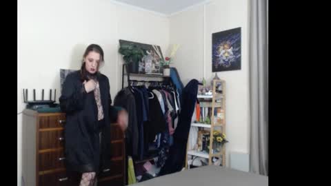 HOT  online show from November 22, 2025, 10:58 am