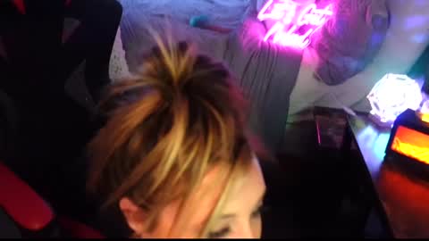 Jenna  - be back MONDAY night.  online show from December 21, 2024, 10:17 am