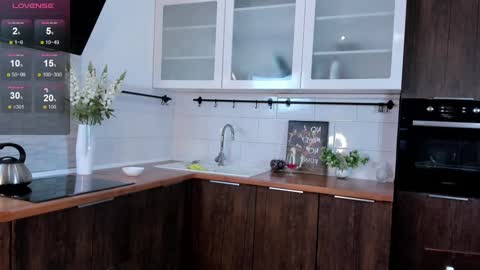 Snapshot of garden_flower chatting on February 4, 2025, 9:17 am Violla online show from February 4, 2025, 9:17 am