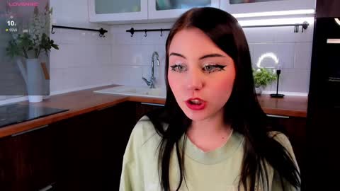 Snapshot of garden_flower chatting on February 6, 2025, 9:53 am Violla online show from February 6, 2025, 9:53 am