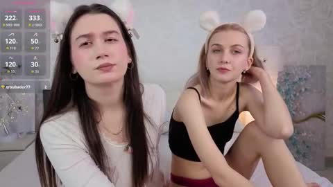 Snapshot of garden_flower chatting on October 28, 2025, 3:54 am Violla online show from October 28, 2025, 3:54 am