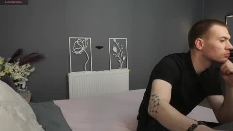 Snapshot of garden_of_eden_ chatting on February 23, 2026, 4:10 am Max and Eva online show from February 23, 2026, 4:10 am